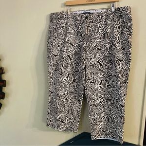 Lands End size 20 W black floral capri pants